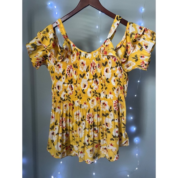 Floral Ruffle Blouse - Picture 2 of 4